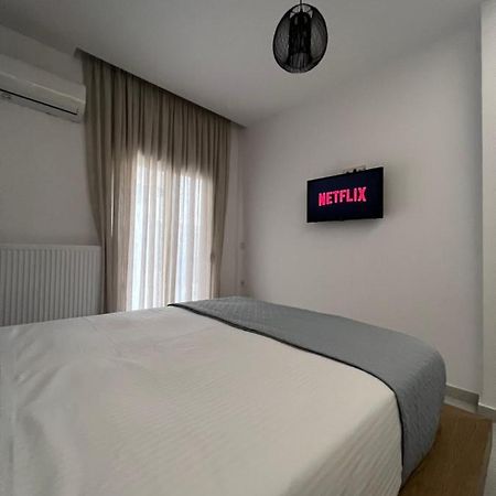 Modern Apartment Close To Airport With Gym And Bbq Ираклио Екстериор снимка