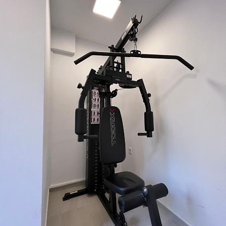 Modern Apartment Close To Airport With Gym And Bbq Ираклио Екстериор снимка