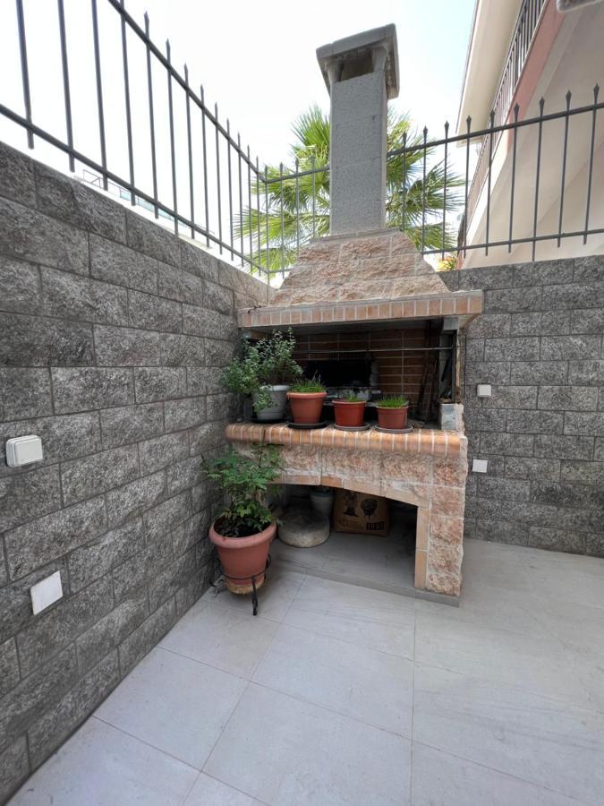 Modern Apartment Close To Airport With Gym And Bbq Ираклио Екстериор снимка