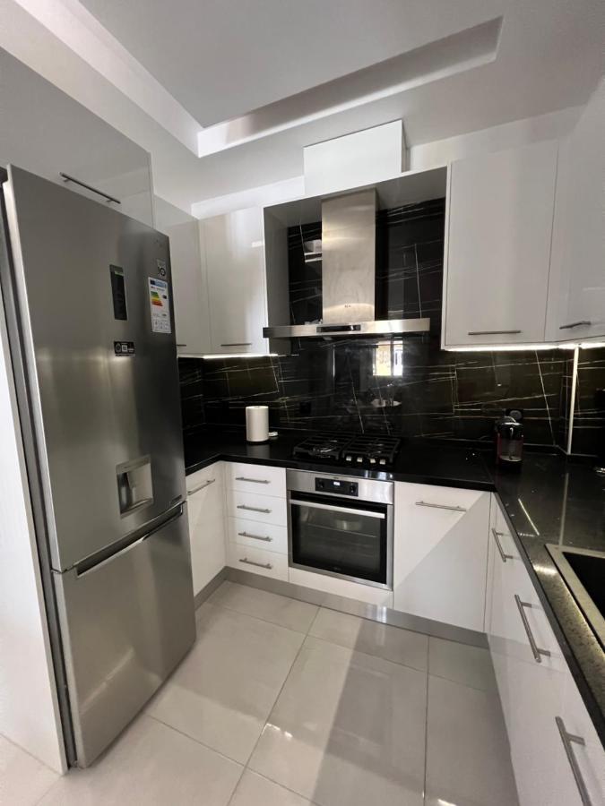 Modern Apartment Close To Airport With Gym And Bbq Ираклио Екстериор снимка