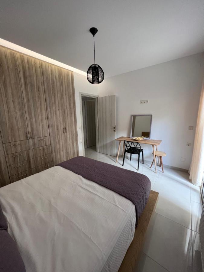 Modern Apartment Close To Airport With Gym And Bbq Ираклио Екстериор снимка