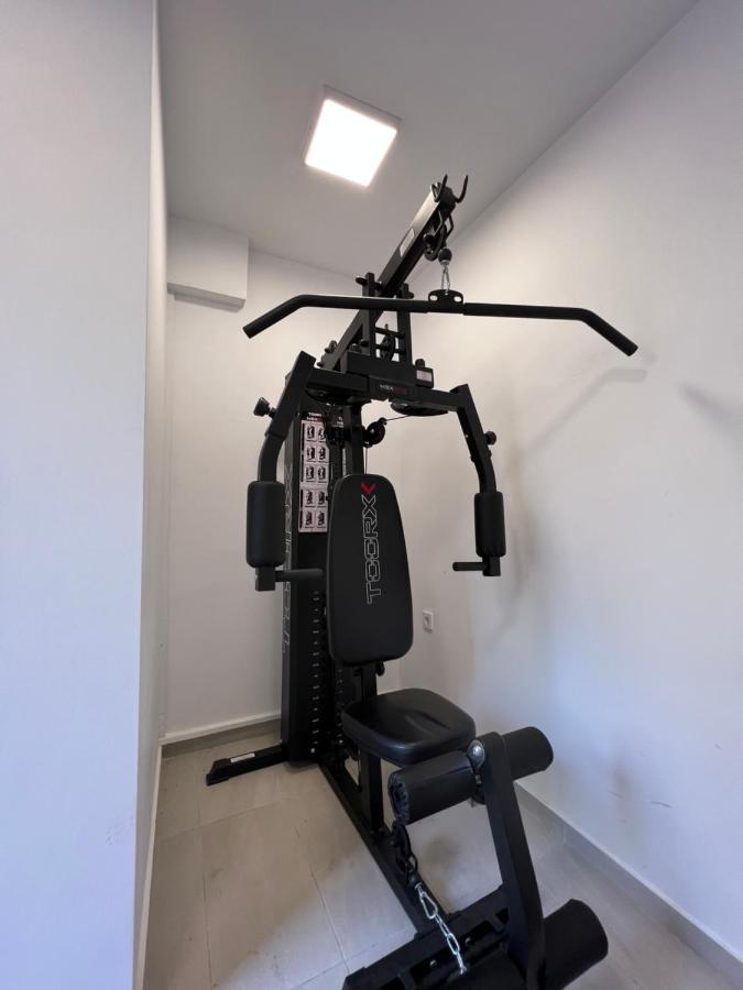 Modern Apartment Close To Airport With Gym And Bbq Ираклио Екстериор снимка