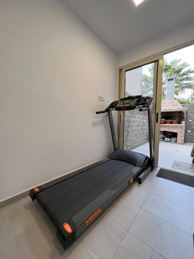 Modern Apartment Close To Airport With Gym And Bbq Ираклио Екстериор снимка