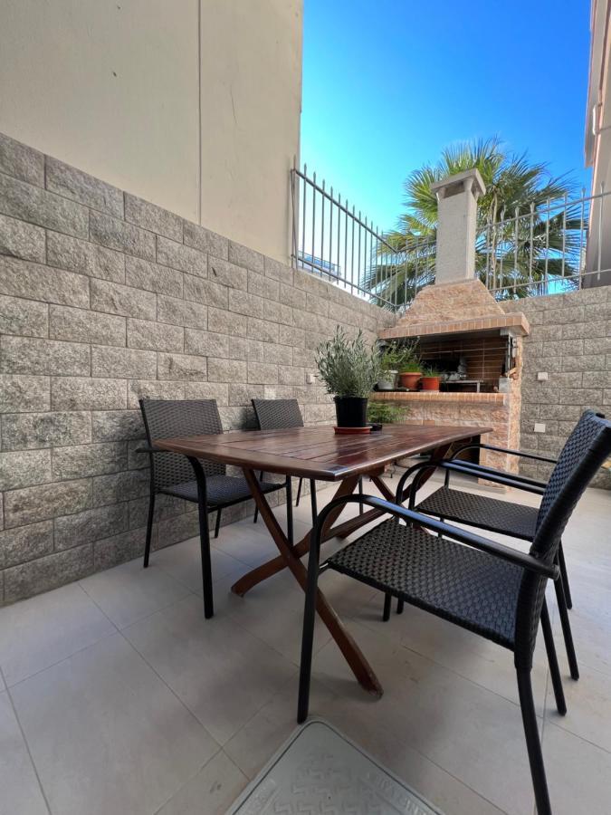 Modern Apartment Close To Airport With Gym And Bbq Ираклио Екстериор снимка